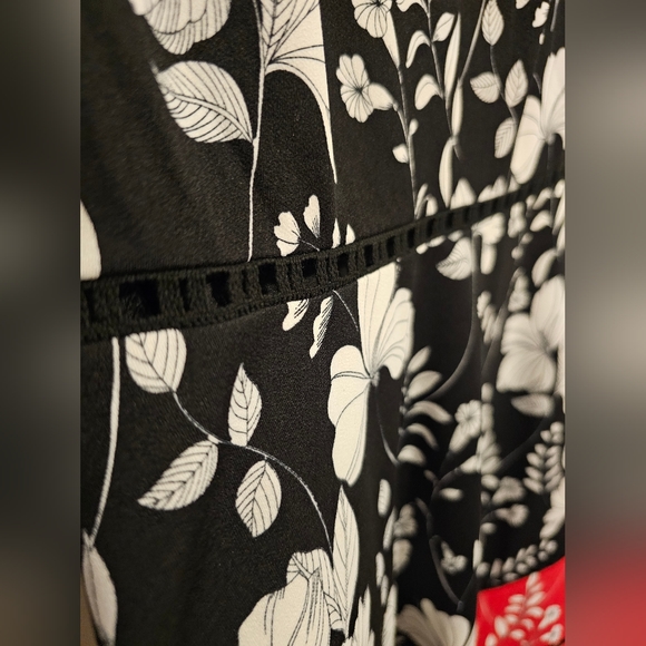 Neiman Marcus Floral Dress- Size 6 - Picture 2 of 7